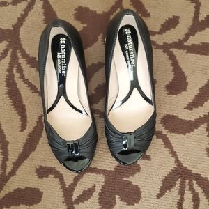 Naturalizer kitten heel peep toe women shoe size 6